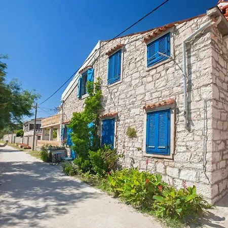 In With Air Conditioning, W-lan Susak