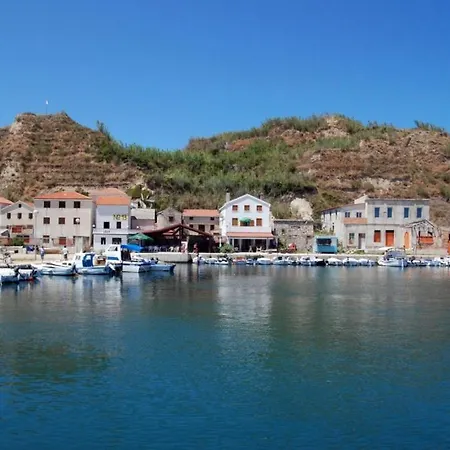 In With Air Conditioning, W-lan Susak